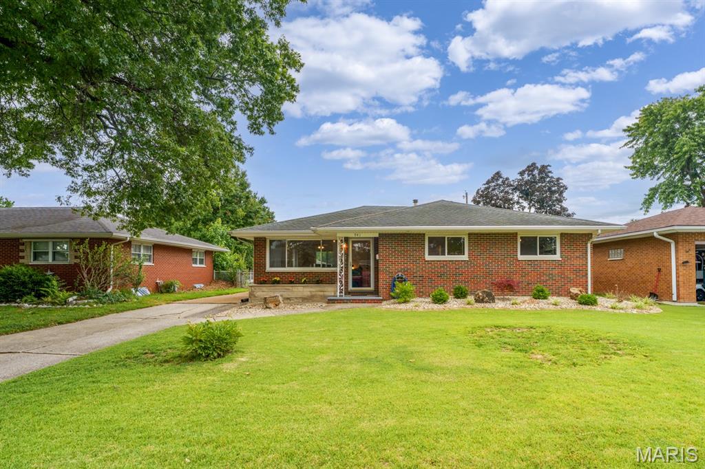 3 Bedroom, 1,180 sq. feet 941 Willow Street Wood River, IL