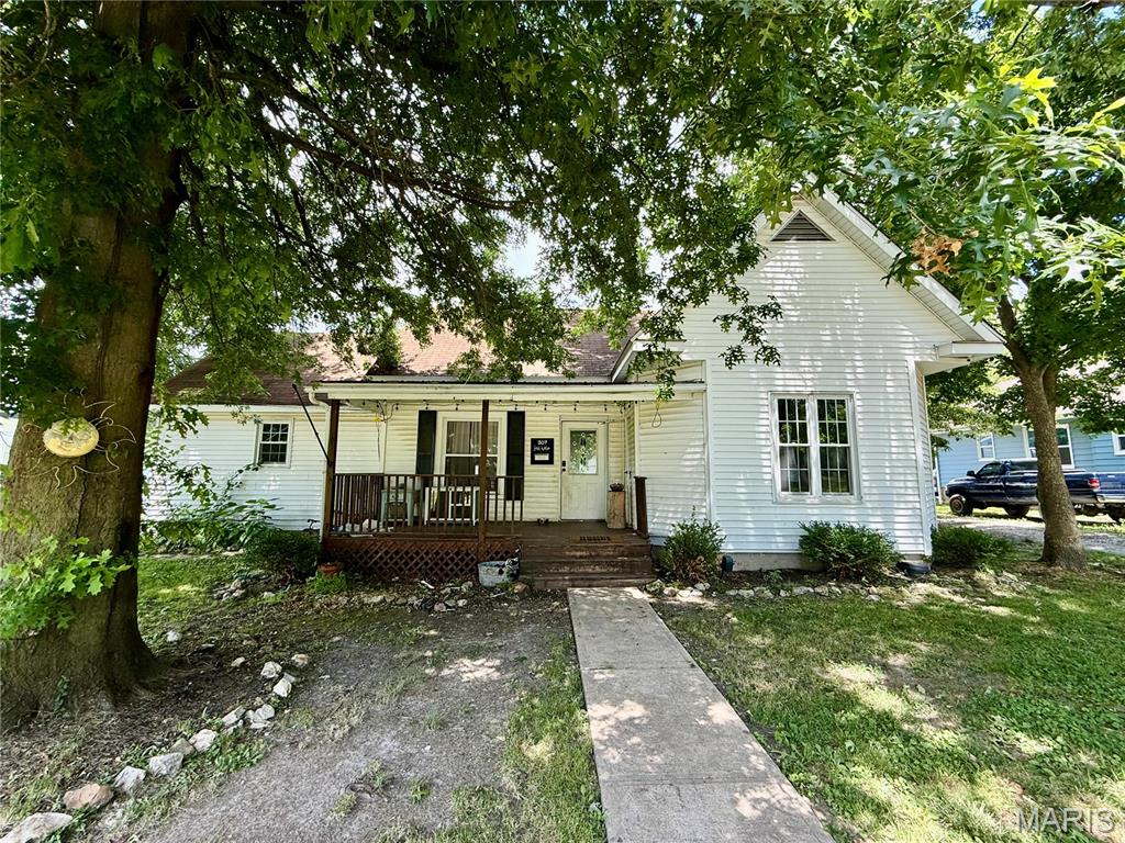3 Bedroom, 1,320 sq. feet 307 Water Street Wellsville, MO