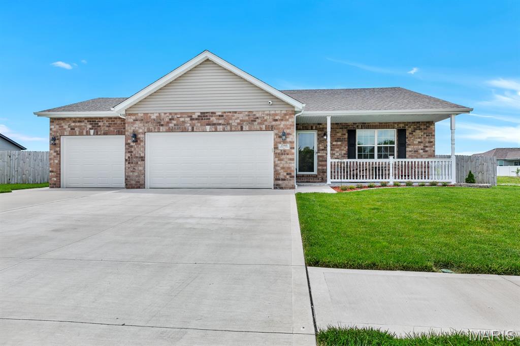 3 Bedroom, 1,622 sq. feet 3548 Cardinal Crossing Boulevard Granite City, IL