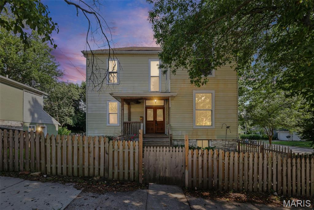 4 Bedroom, 2,005 sq. feet 407 9th Street Alton, IL