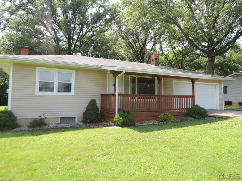 2 Bedroom, 720 sq. feet 1291 Red Ball Trail Greenville, IL