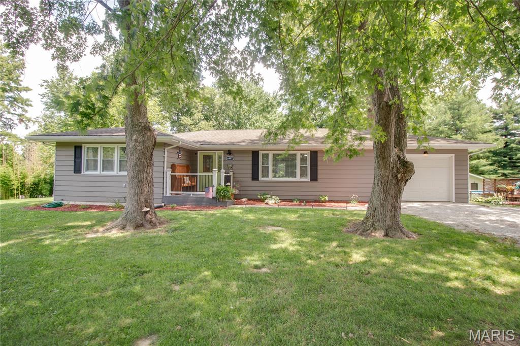 3 Bedroom, 2,170 sq. feet 6607 Wenzel Road Alton, IL