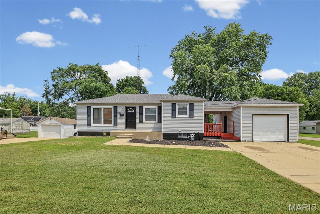 4 Bedroom, 1,537 sq. feet 202 Byrn Street Troy, IL