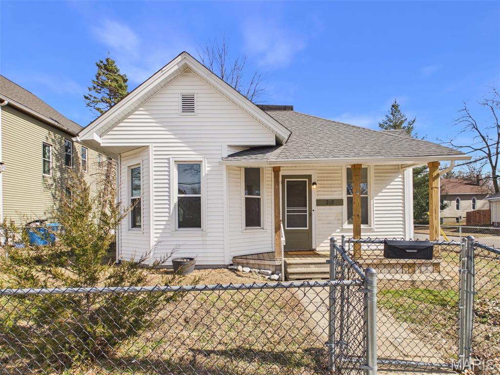 2 Bedroom, 925 sq. feet 218 Fillmore Street Edwardsville, IL