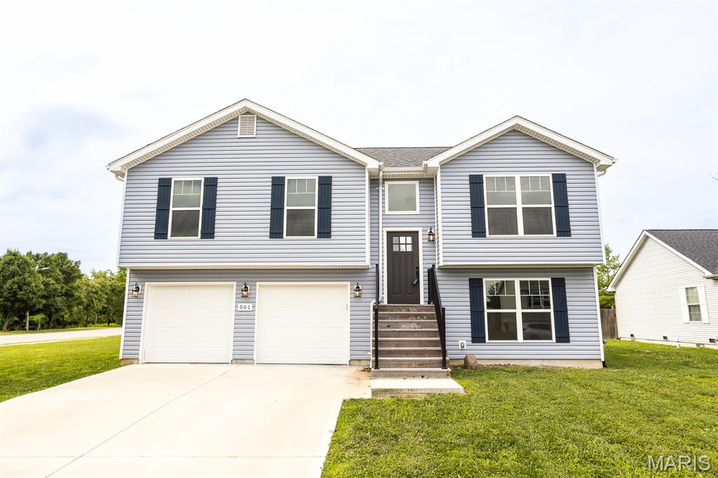 4 Bedroom, 1,776 sq. feet 501 Somerset Drive Pontoon Beach, IL