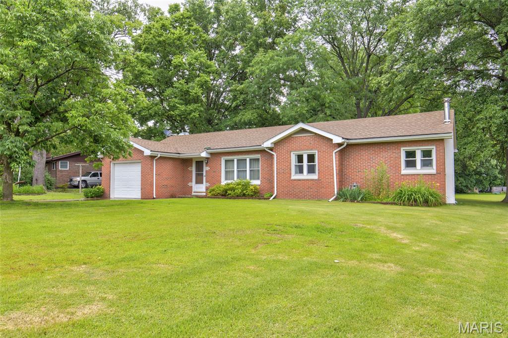 3 Bedroom, 1,887 sq. feet 5673 Humbert Road Godfrey, IL