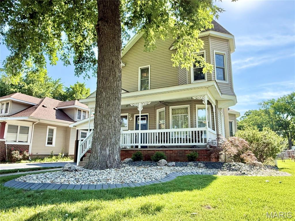 4 Bedroom, 1,302 sq. feet 215 8th Street Wood River, IL