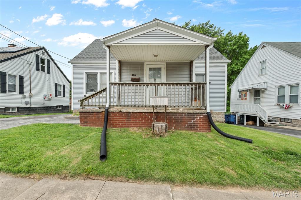 3 Bedroom, 1,620 sq. feet 806 Roedale Avenue Alton, IL
