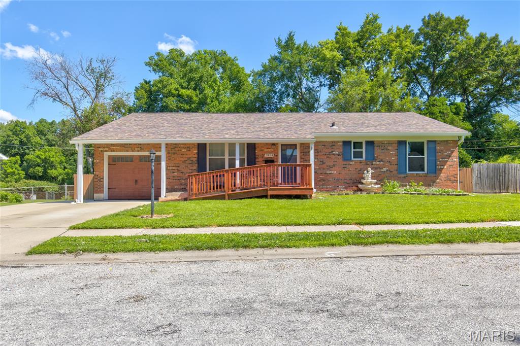 4 Bedroom, 2,570 sq. feet 2424 Crislisa Drive Alton, IL