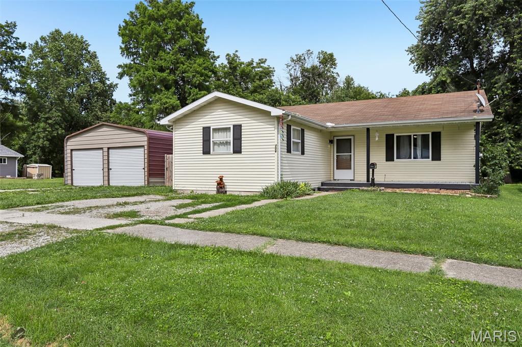 3 Bedroom, 1,497 sq. feet 706 Locust Street Litchfield, IL