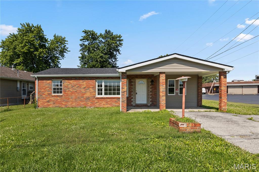 3 Bedroom, 1,614 sq. feet 4219 Old Alton Road Granite City, IL