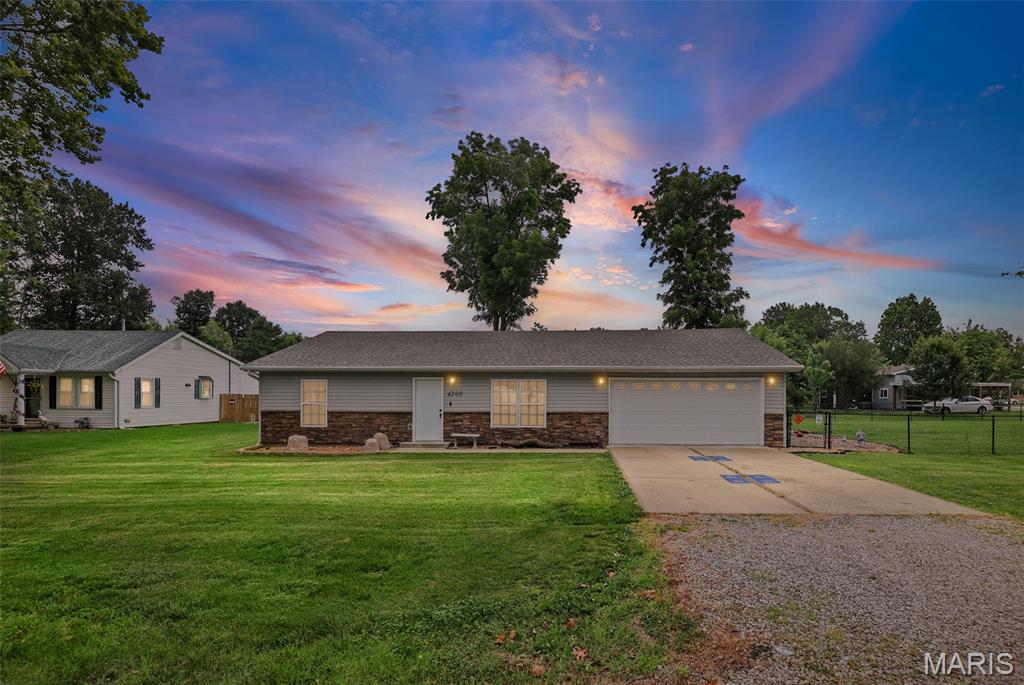 3 Bedroom, 1,224 sq. feet 4208 Breckenridge Lane Granite City, IL