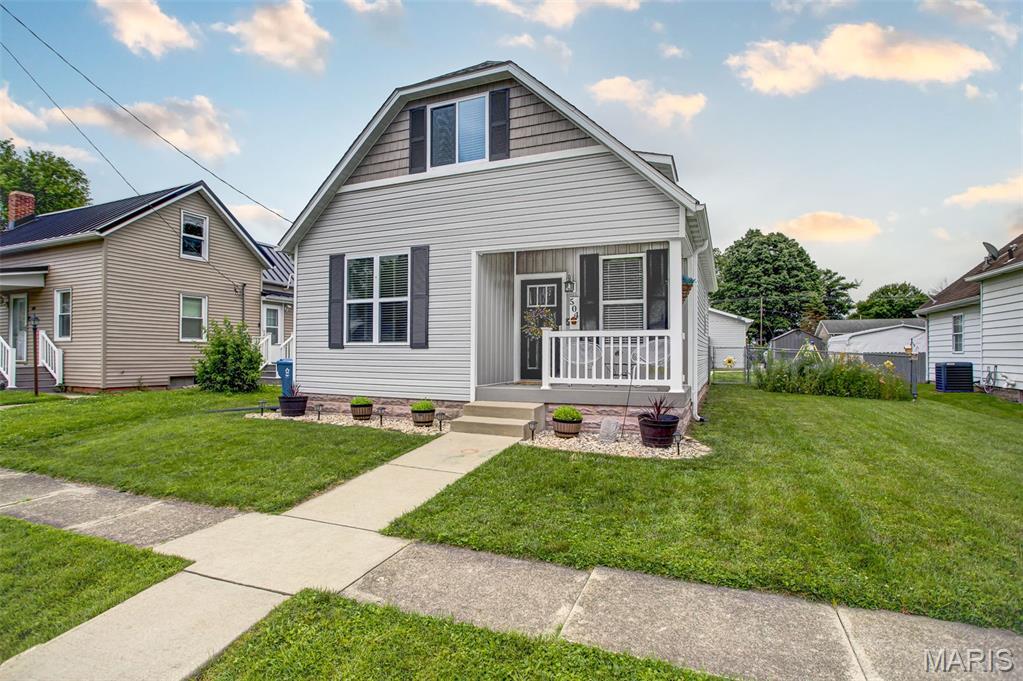 3 Bedroom, 1,300 sq. feet 504 Napolean  St Jacob, IL