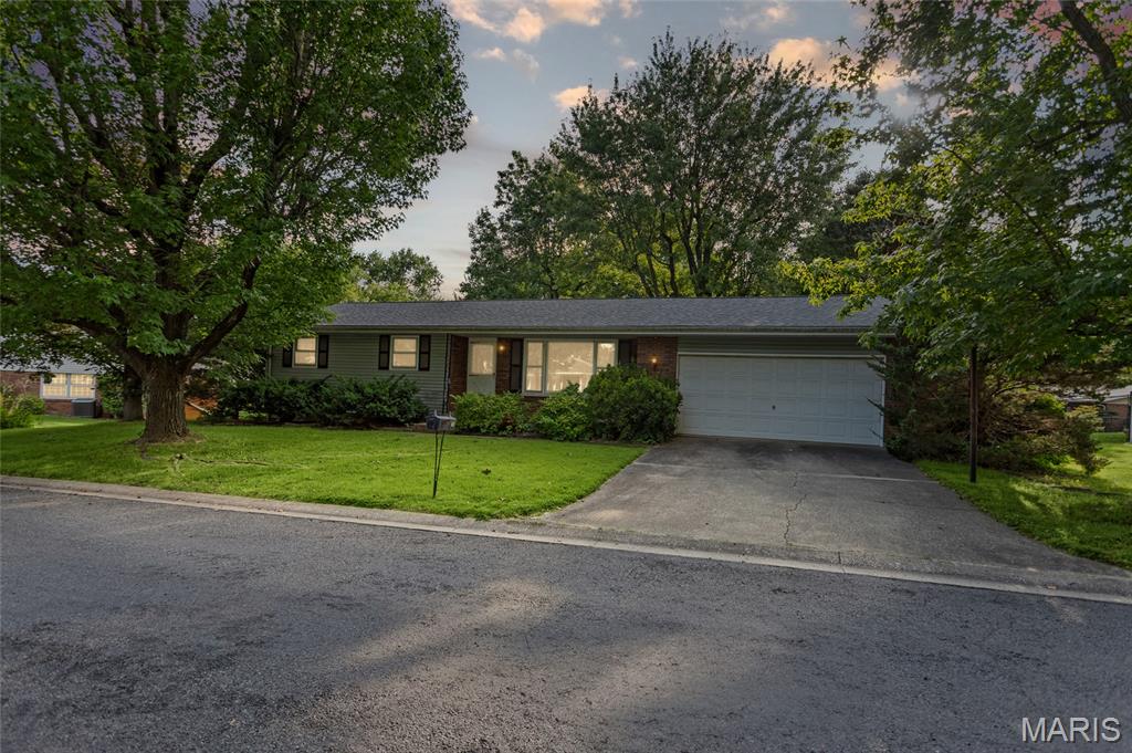 3 Bedroom, 2,434 sq. feet 24 Cardinal Lane Highland, IL