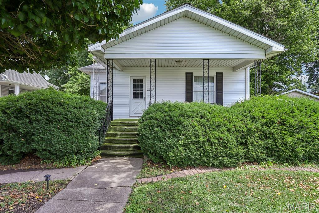 3 Bedroom, 1,338 sq. feet 602 Harrison Street Litchfield, IL