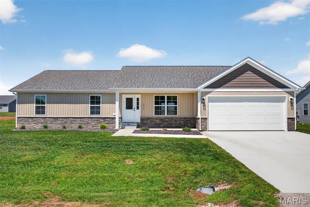 3 Bedroom, 1,437 sq. feet 4819 Fitz James  Highland, IL