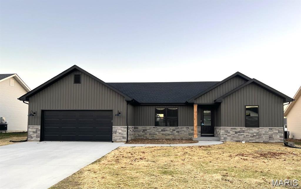 3 Bedroom, 1,539 sq. feet 721 Pleasant Valley Drive Godfrey, IL