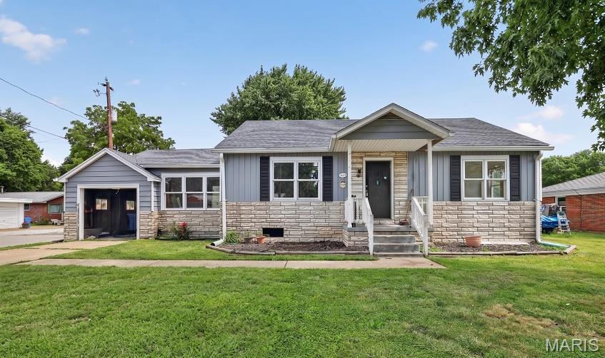 3 Bedroom, 1,116 sq. feet 404 Airline Drive East Alton, IL
