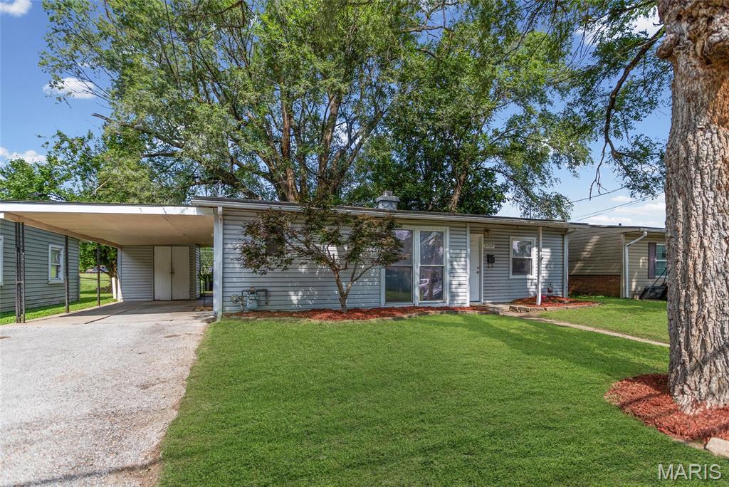 3 Bedroom, 1,098 sq. feet 2737 Dale Avenue Granite City, IL