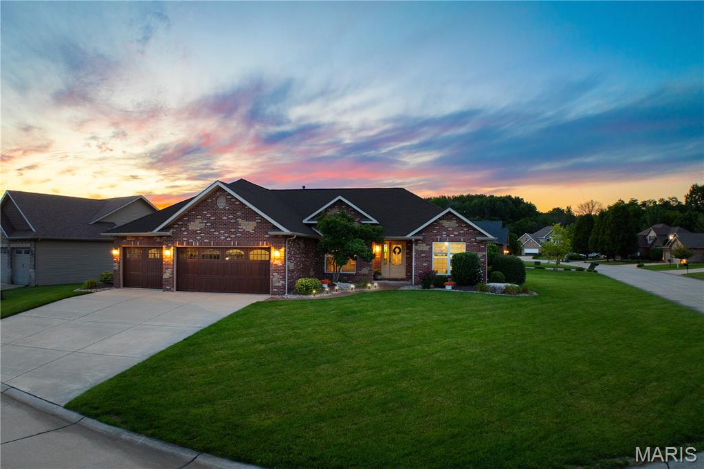 4 Bedroom, 2,840 sq. feet 137 Stonebridge Bluff Drive Maryville, IL