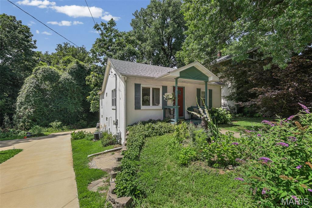 2 Bedroom, 1,179 sq. feet 139 Dunn Street Edwardsville, IL