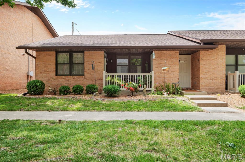 2 Bedroom, 1,166 sq. feet 1314 Pine Street Highland, IL