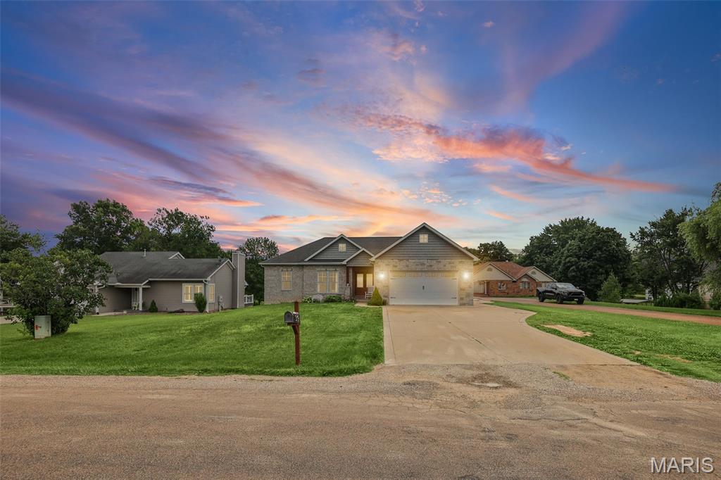 4 Bedroom, 2,840 sq. feet 39 Shore Drive Edwardsville, IL