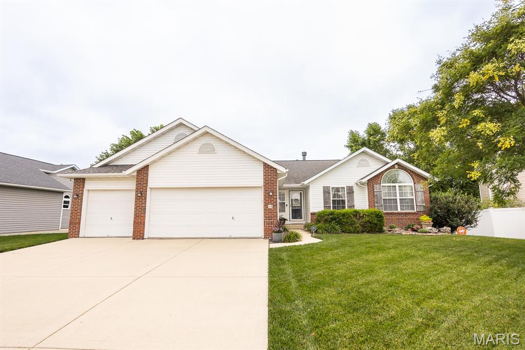4 Bedroom, 3,040 sq. feet 98 Stonebrooke  Troy, IL