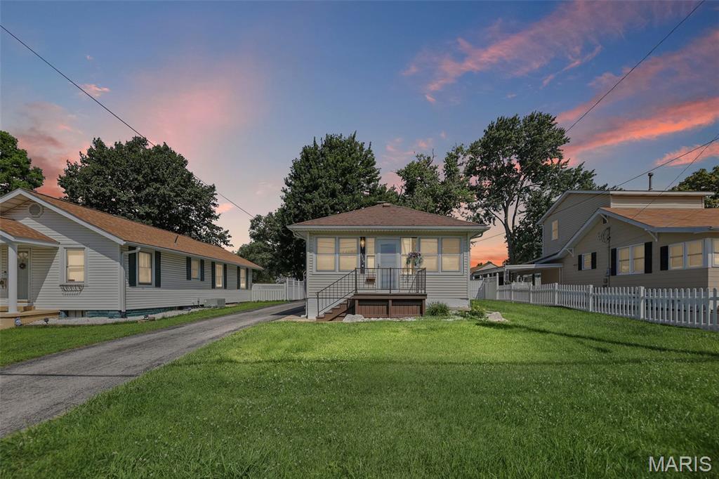 2 Bedroom, 760 sq. feet 3504 Omega Street Alton, IL