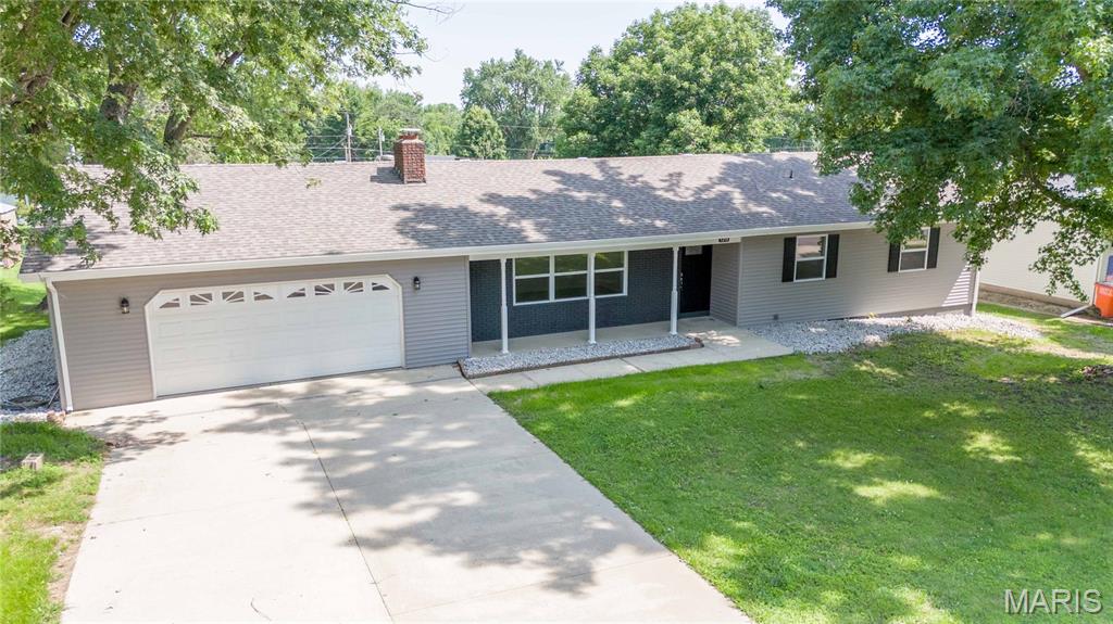 3 Bedroom, 2,184 sq. feet 1319 Jefferson Street Vandalia, IL