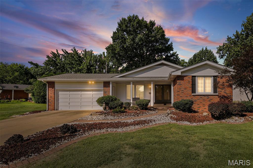 4 Bedroom, 2,340 sq. feet 5106 River Aire Drive Godfrey, IL