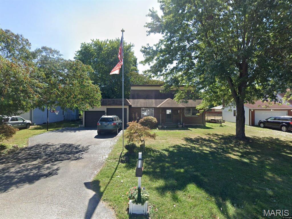2 Bedroom, 2,004 sq. feet 2536 Pine Street Granite City, IL