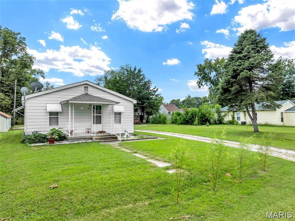 2 Bedroom, 700 sq. feet 430 Roosevelt Avenue Wood River, IL