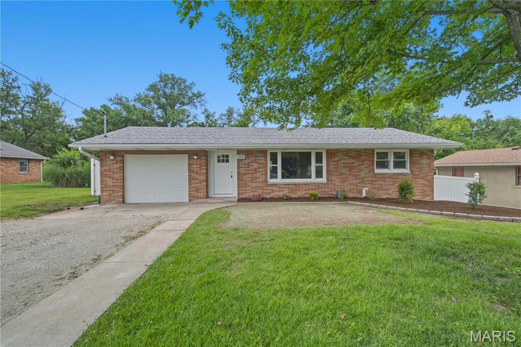 3 Bedroom, 1,004 sq. feet 112 Midway Avenue Cottage Hills, IL