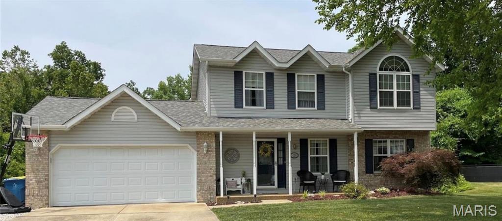 3 Bedroom, 2,466 sq. feet 129 Forest Court Troy, IL