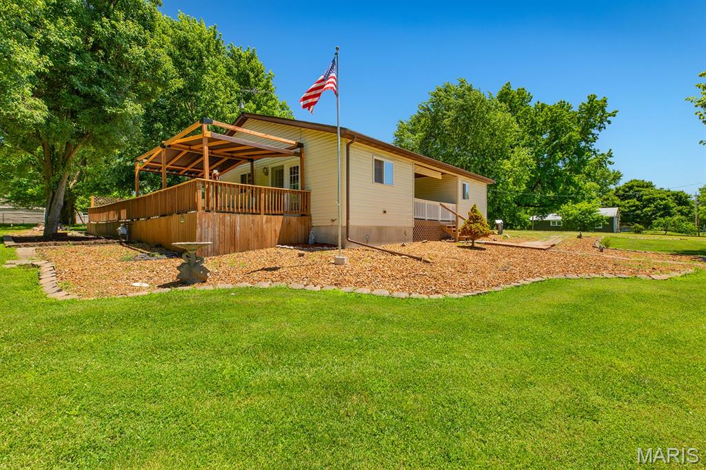 2 Bedroom, 1,340 sq. feet 108 West Street Sorento, IL
