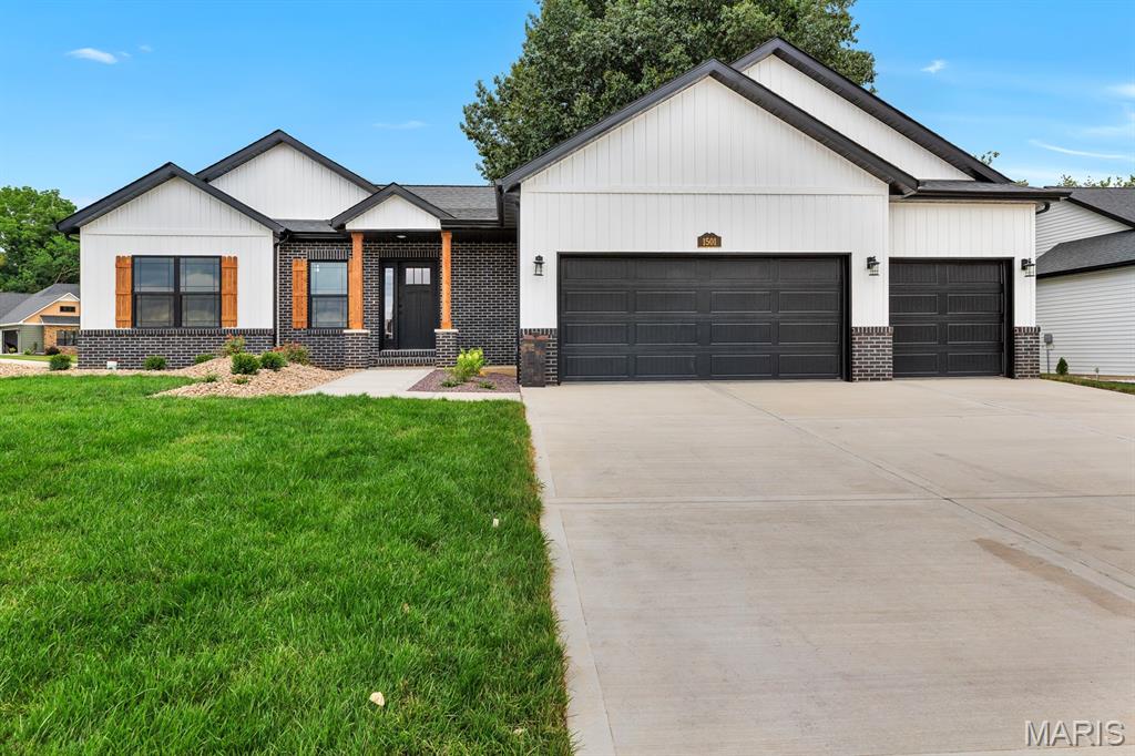 4 Bedroom, 2,684 sq. feet 1501 Guilford Place Troy, IL