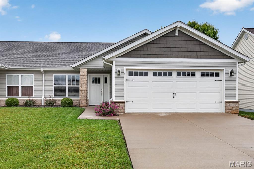 2 Bedroom, 1,180 sq. feet 110 Auburn Court Highland, IL