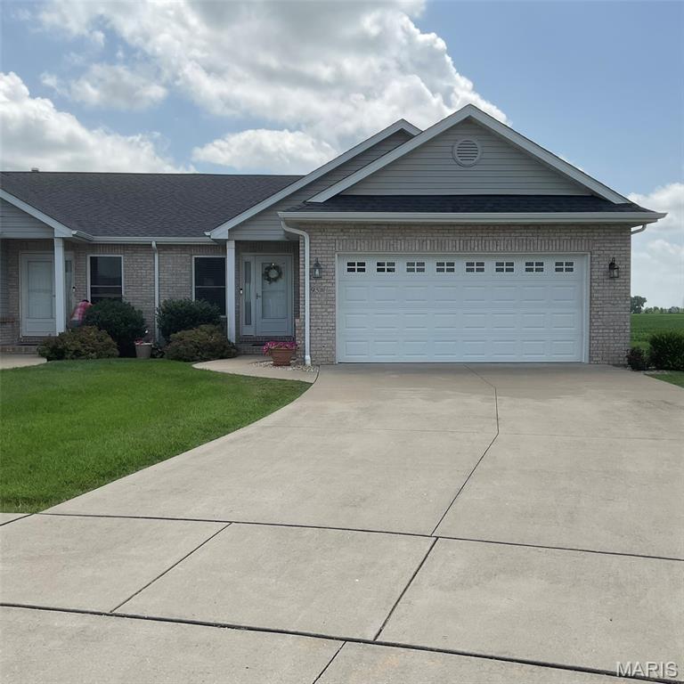 3 Bedroom, 1,524 sq. feet 95 CRIMSON CT  Highland, IL