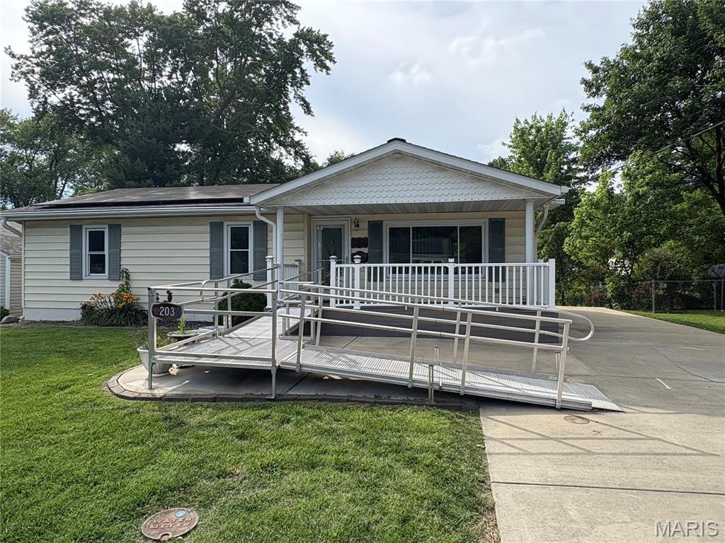 3 Bedroom, 1,107 sq. feet 203 Greenfield Drive Collinsville, IL