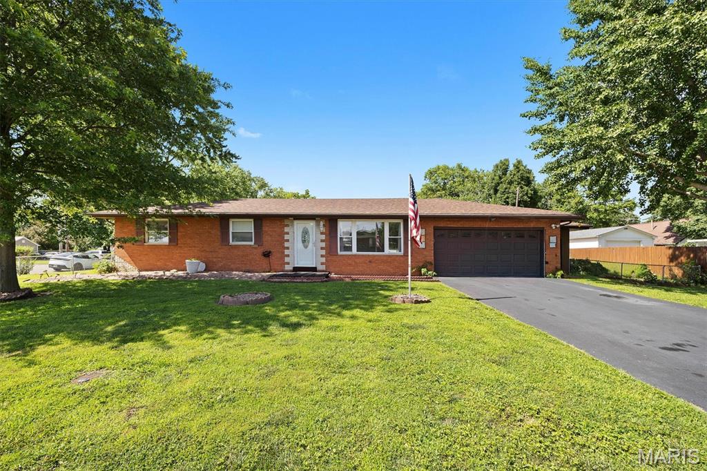 3 Bedroom, 1,630 sq. feet 3804 John Glenn Drive Granite City, IL