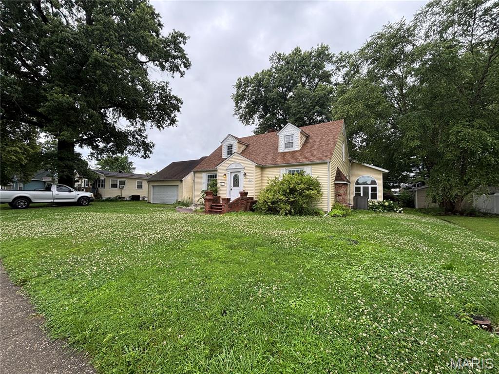 4 Bedroom, 2,770 sq. feet 717 Franklin Street Staunton, IL