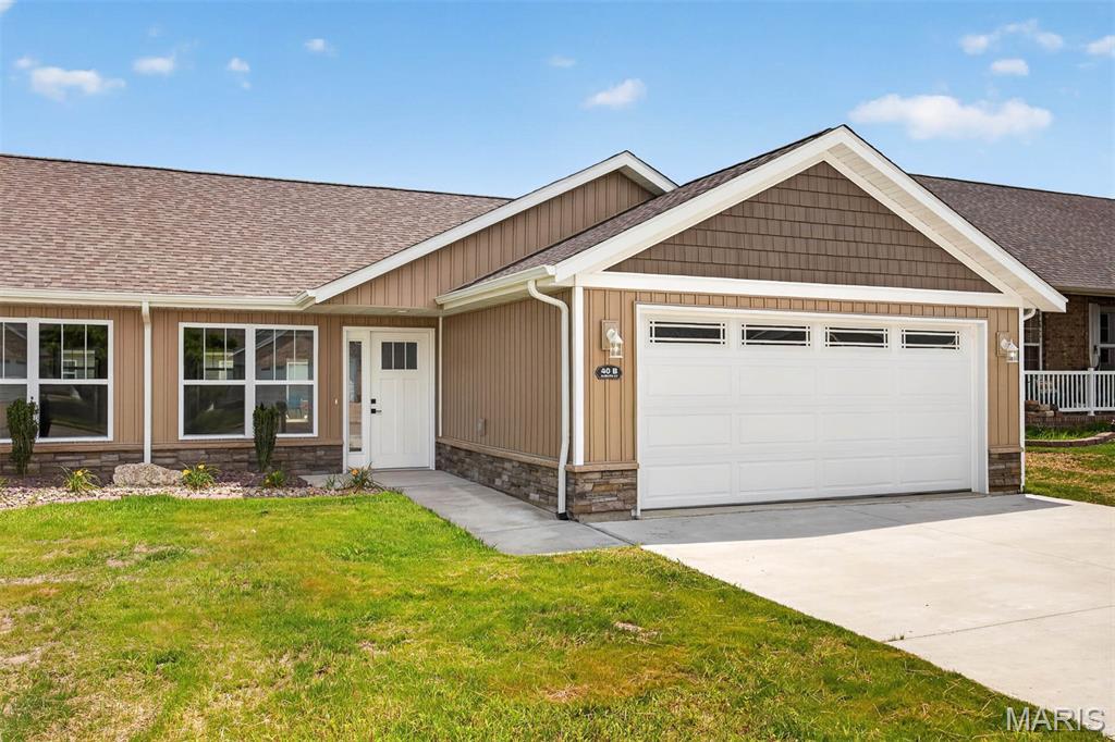 2 Bedroom, 1,168 sq. feet 40 Auburn Court Highland, IL