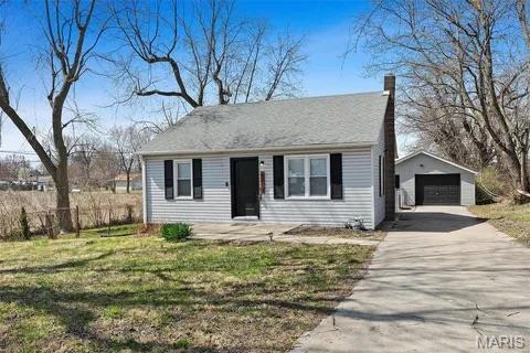 2 Bedroom, 840 sq. feet 4713 Warnock Avenue Granite City, IL