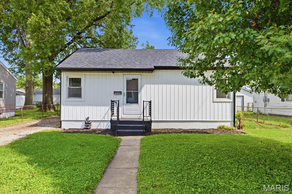 2 Bedroom, 780 sq. feet 2648 Center Street Granite City, IL