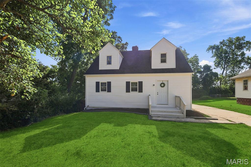 3 Bedroom, 1,365 sq. feet 2825 Gerson Avenue Godfrey, IL