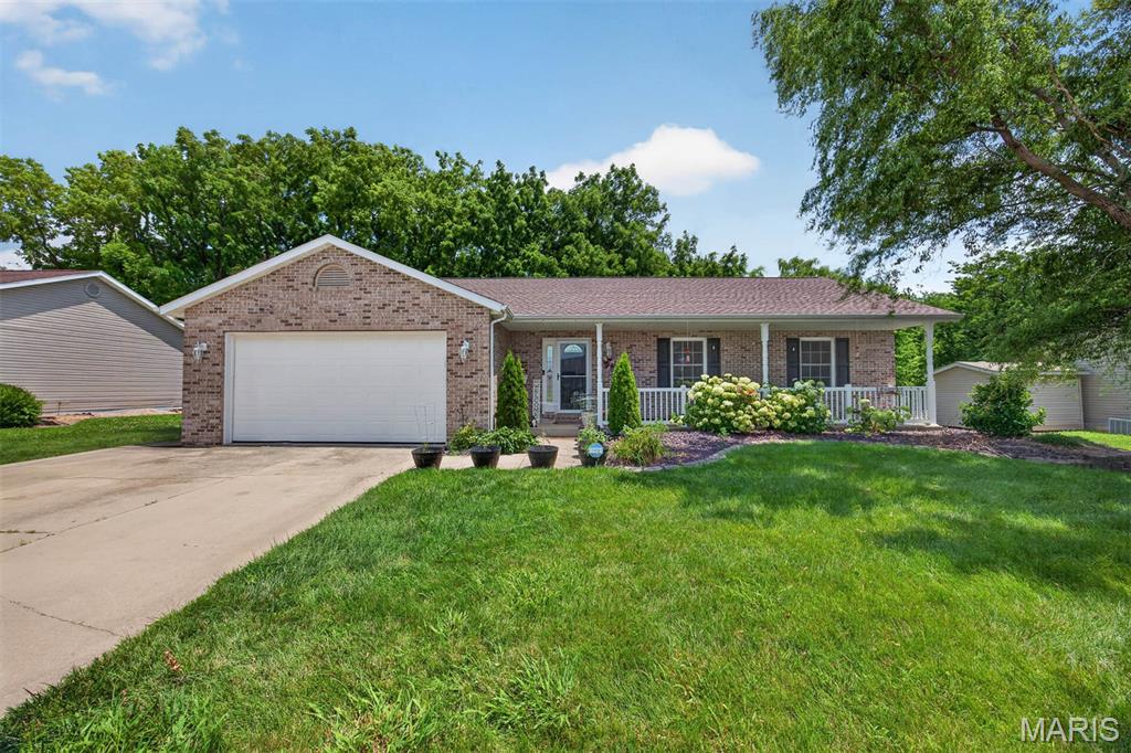 4 Bedroom, 2,753 sq. feet 4826 Cedar Spring Drive Highland, IL