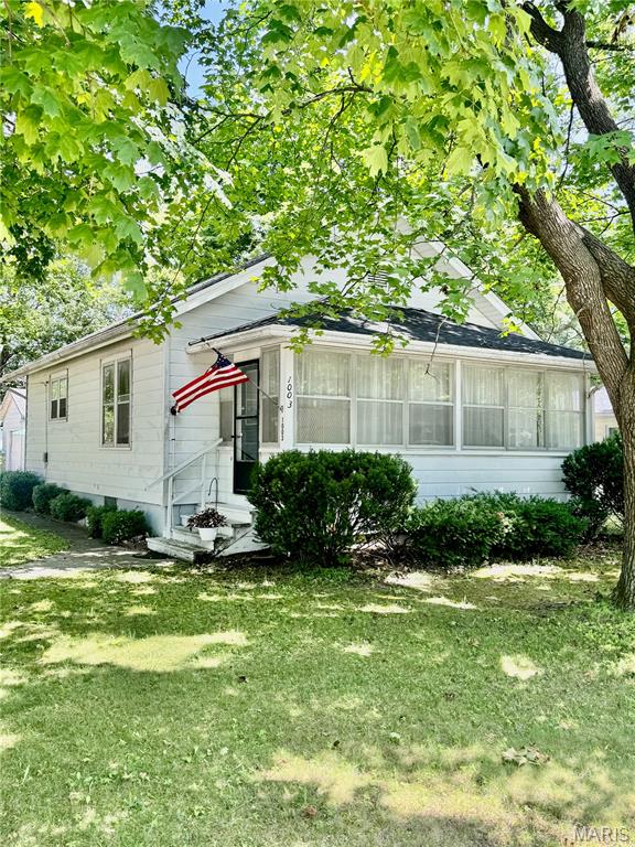 2 Bedroom, 594 sq. feet 1003 College Avenue Greenville, IL