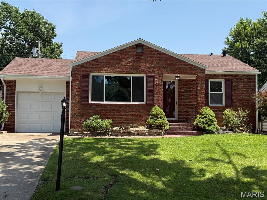 2 Bedroom, 1,406 sq. feet 310 Lindenwood Boulevard Alton, IL