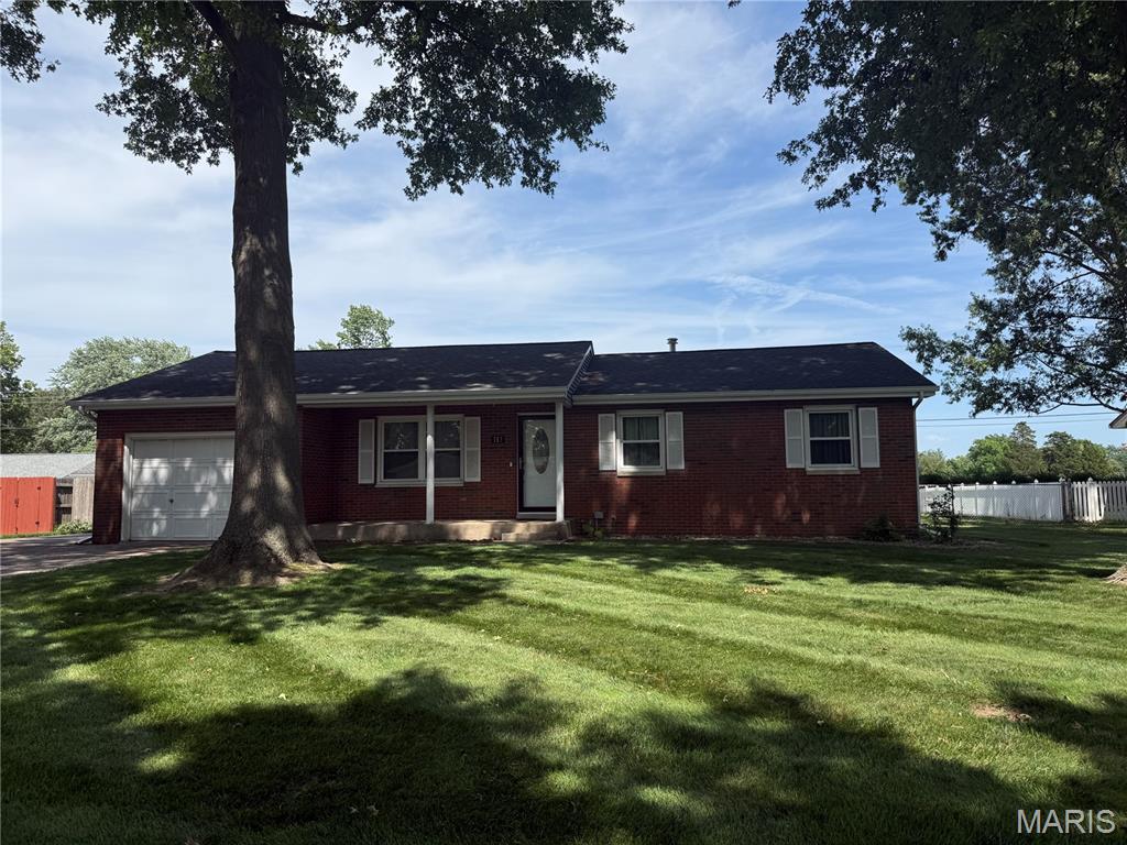 3 Bedroom, 1,814 sq. feet 113 Whispering Oaks Drive Bethalto, IL